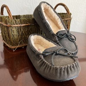 Minnetonka New CALLY Leather Dark Grey Moccasins Size 9